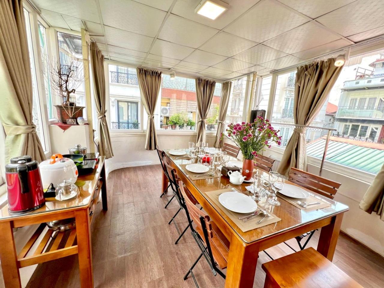 Nice Room Located Right Next To The Old Quarter Can Phong Nhieu Anh Sang Tai Ngay Gan Pho Di Bo Ho Guom Hanoi Exterior photo
